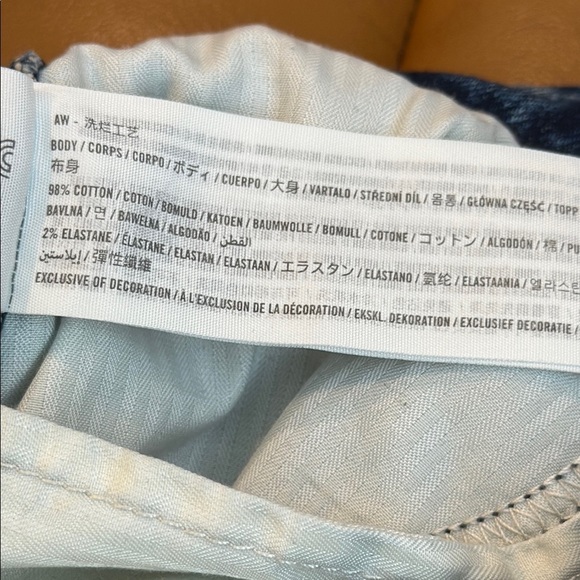 Hollister Curvy Ultra High Rise Mom Jean 2R Waist 26 Blue Distressed Jeans - Picture 8 of 9